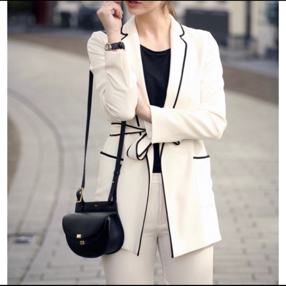 •SOLD• BLOGGER FAV ZARA IVORY BLAZER w CONTRASTING - Picture 5 of 8